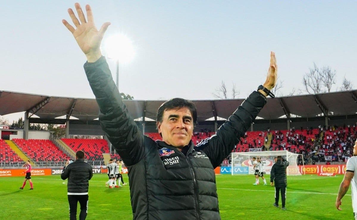El entrenador del Cacique, será parte de las transmisiones televisivas de TNT Sports junto a otras figuras reconocidas del fútbol chileno.