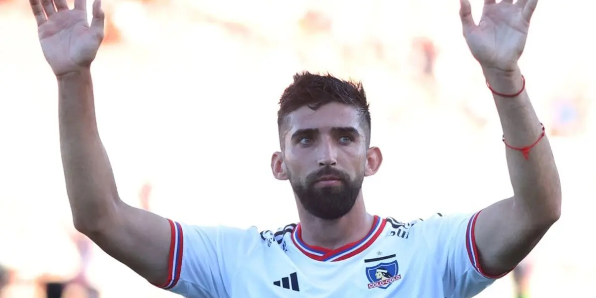 El entrenador habría tenido un discurso contradictorio en torno al futuro del defensor.