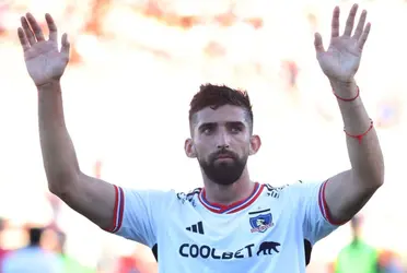 El entrenador habría tenido un discurso contradictorio en torno al futuro del defensor.