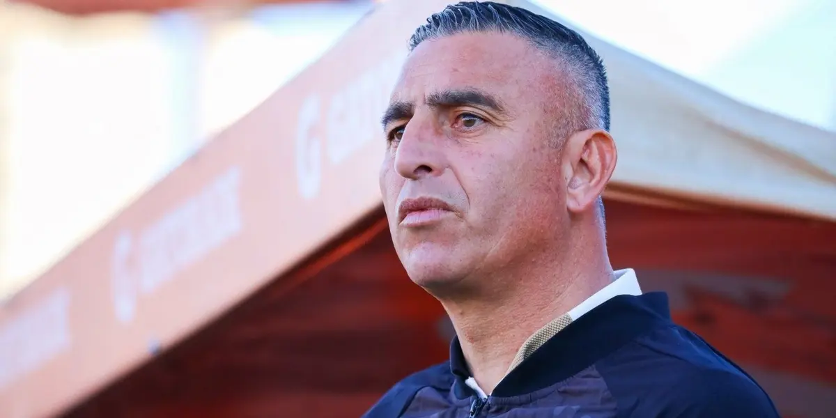 El ex entrenador de Ñublense lleva unas semanas en Europa.