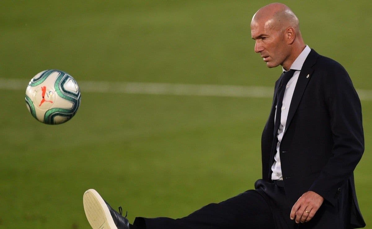 El ex jugador francés y ex técnico del Real Madrid se mantiene fuera del fútbol disfrutando su gran fortuna