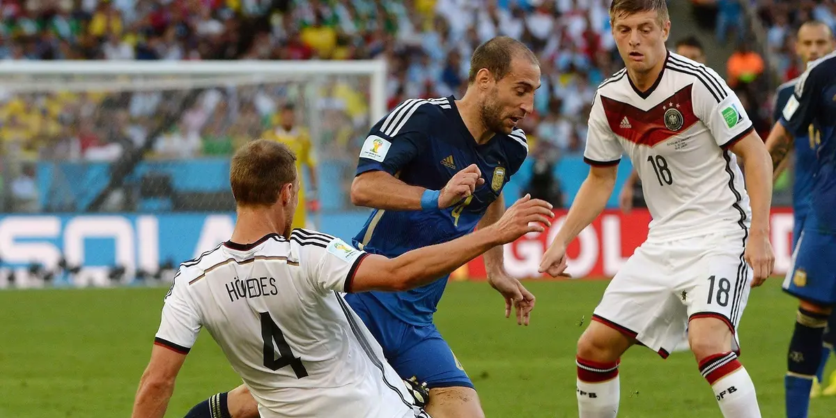 El ex lateral de la Albiceleste se retiró el año 2019 jugando para el West Ham United.