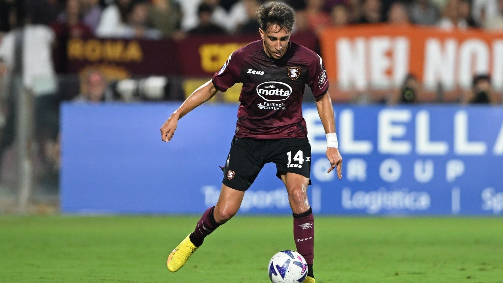El ex Universidad Católica sigue sin tener regularidad en su club, mientras este planea enviarlo a préstamo al equipo que está peleando el descenso en la Serie A