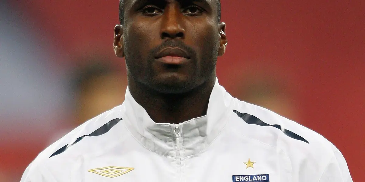 El ex zaguero de la selección inglesa está metido en la política.