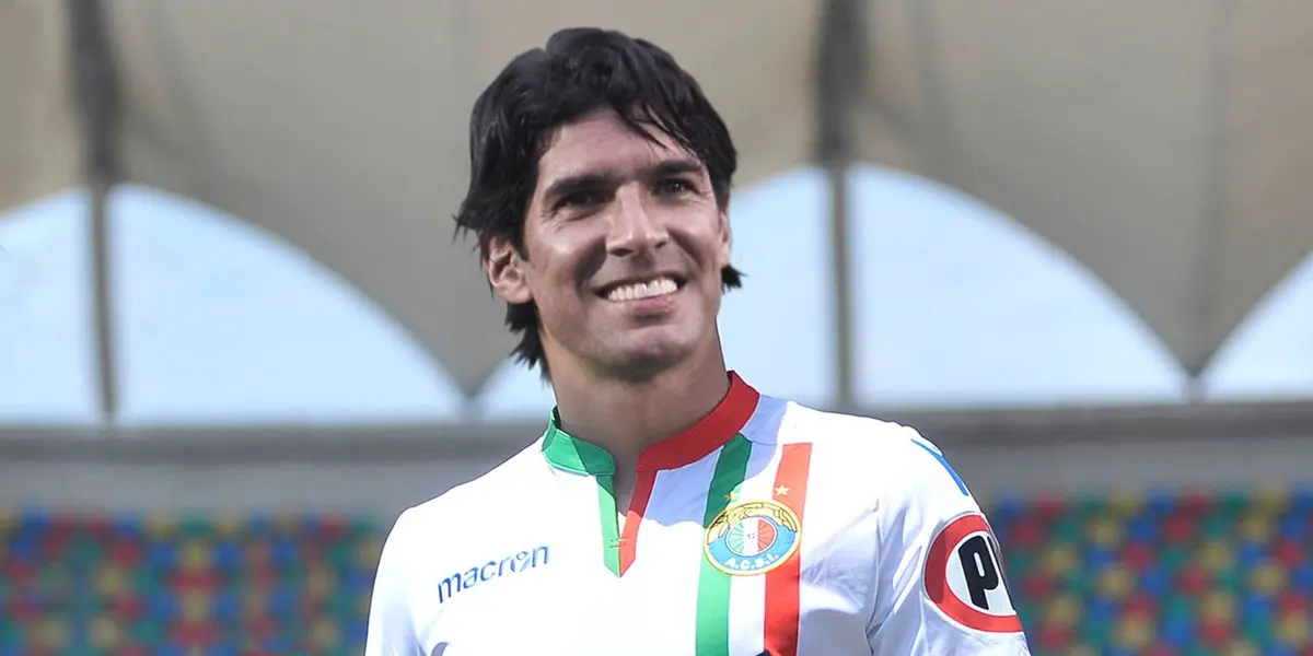 El exfutbolista se mantiene fiel a su estilo.