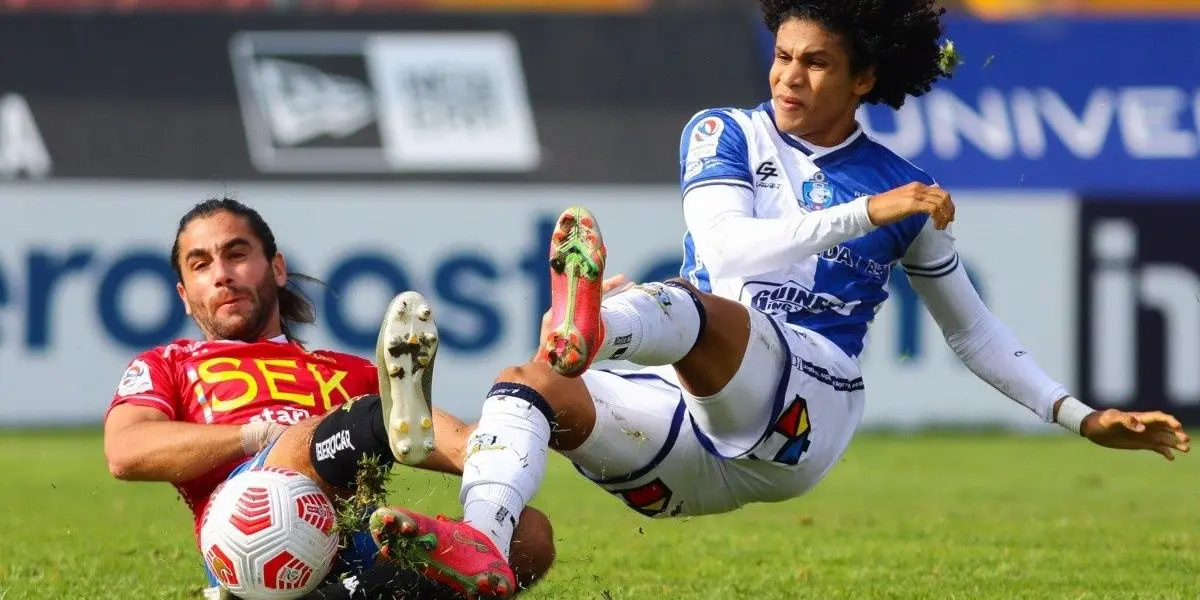 El extremo de Venezuela anotó de chilena sobre la hora para rescatar un punto.