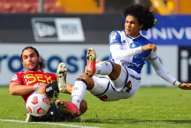 El extremo de Venezuela anotó de chilena sobre la hora para rescatar un punto.