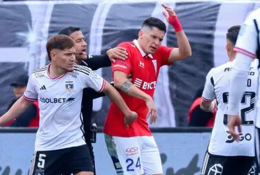 El futbolista salió enojado luego de la derrota ante los albos.