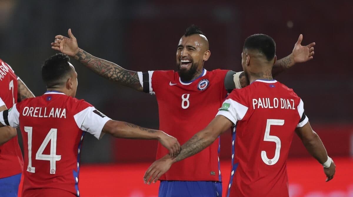 El futbolista se mostró un poco nervioso en su primer encuentro con La Roja.