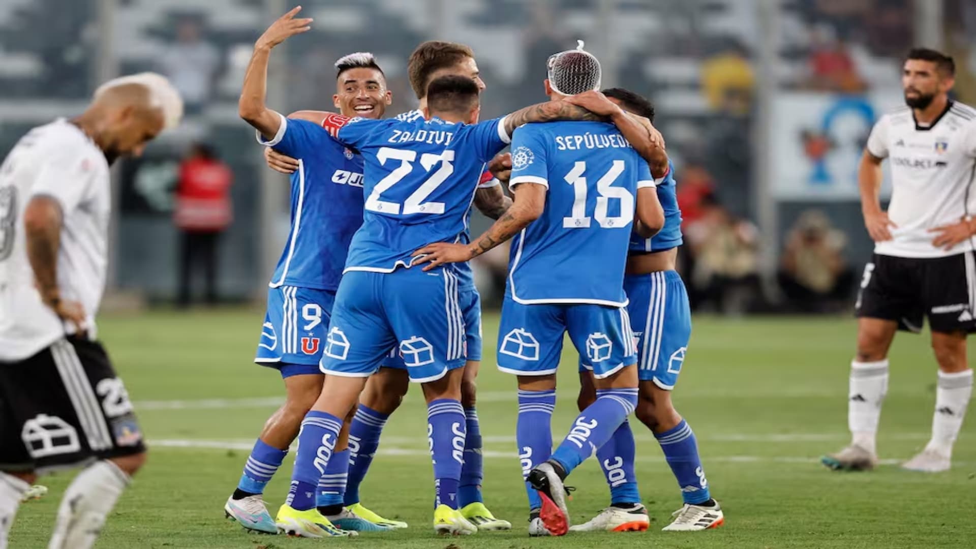 El futbolista se perderá las primeras fechas de los azules y no es por lesión.