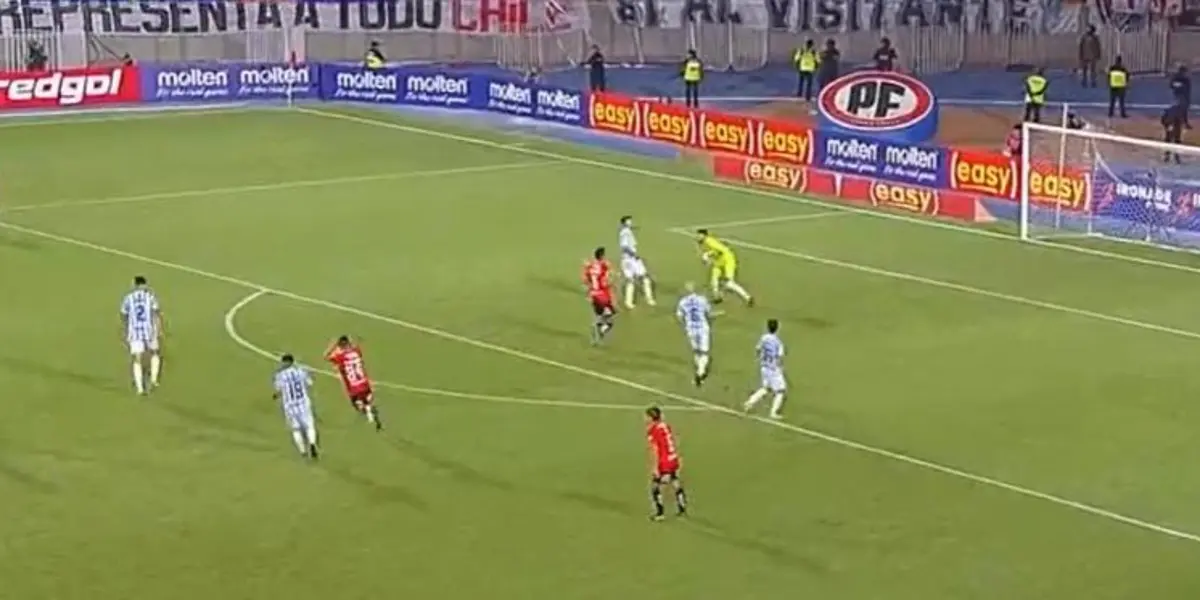 El joven volante de Colo Colo está siendo la figura del encuentro.