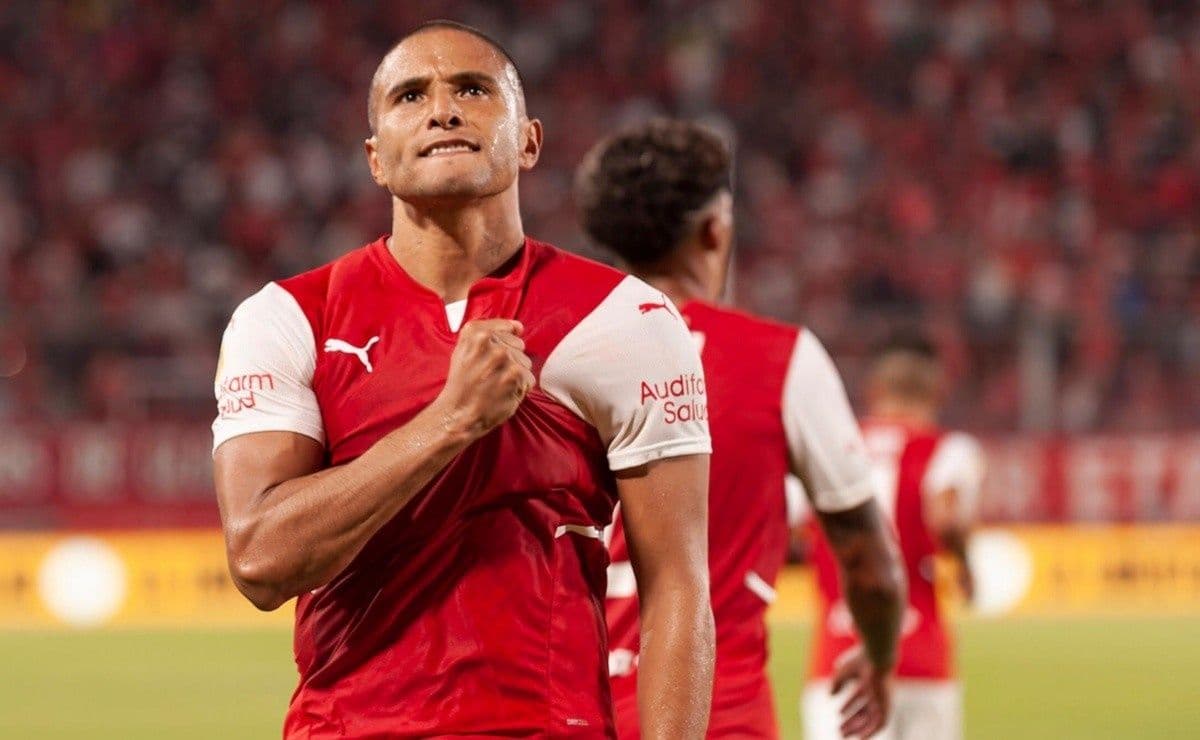 El jugador de 34 años pudo destrabar su salida y llegará al elenco de Macul por dos temporadas