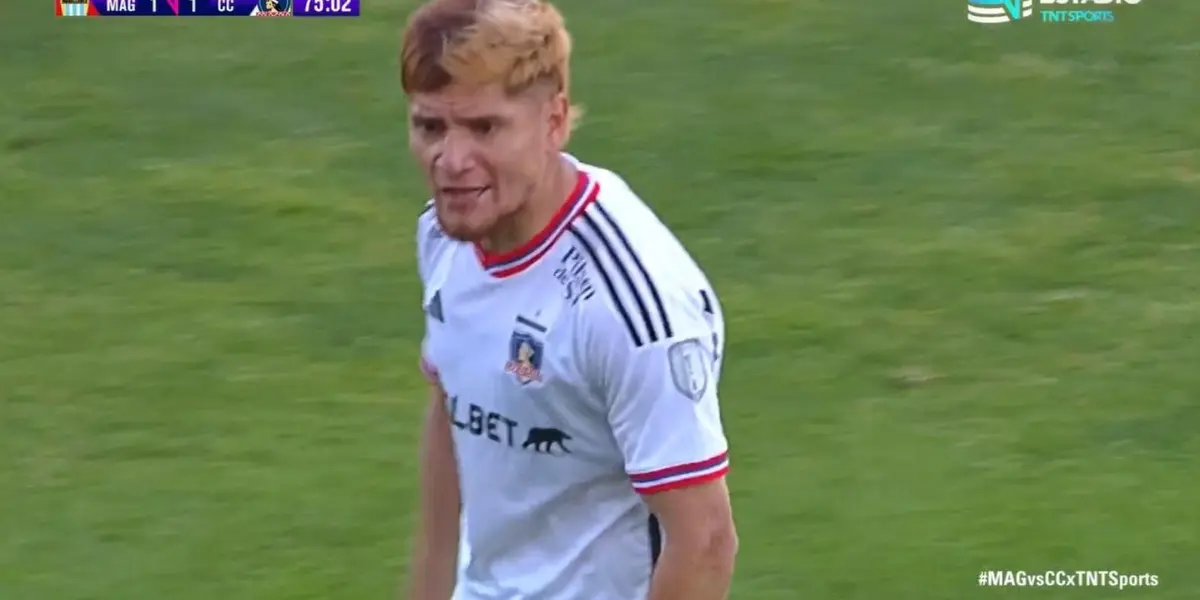 El jugador de Colo Colo perdió la compostura cuando lo sustituyeron.