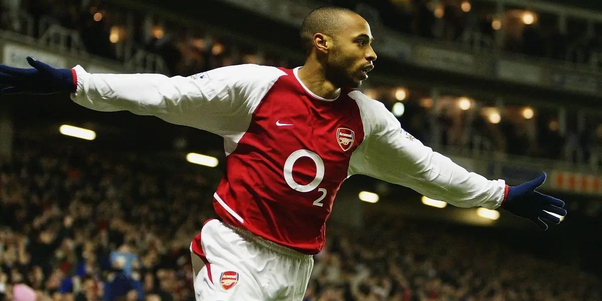 El jugador francés se transformó en una leyenda del fútbol, ídolo en su País y en el Arsenal