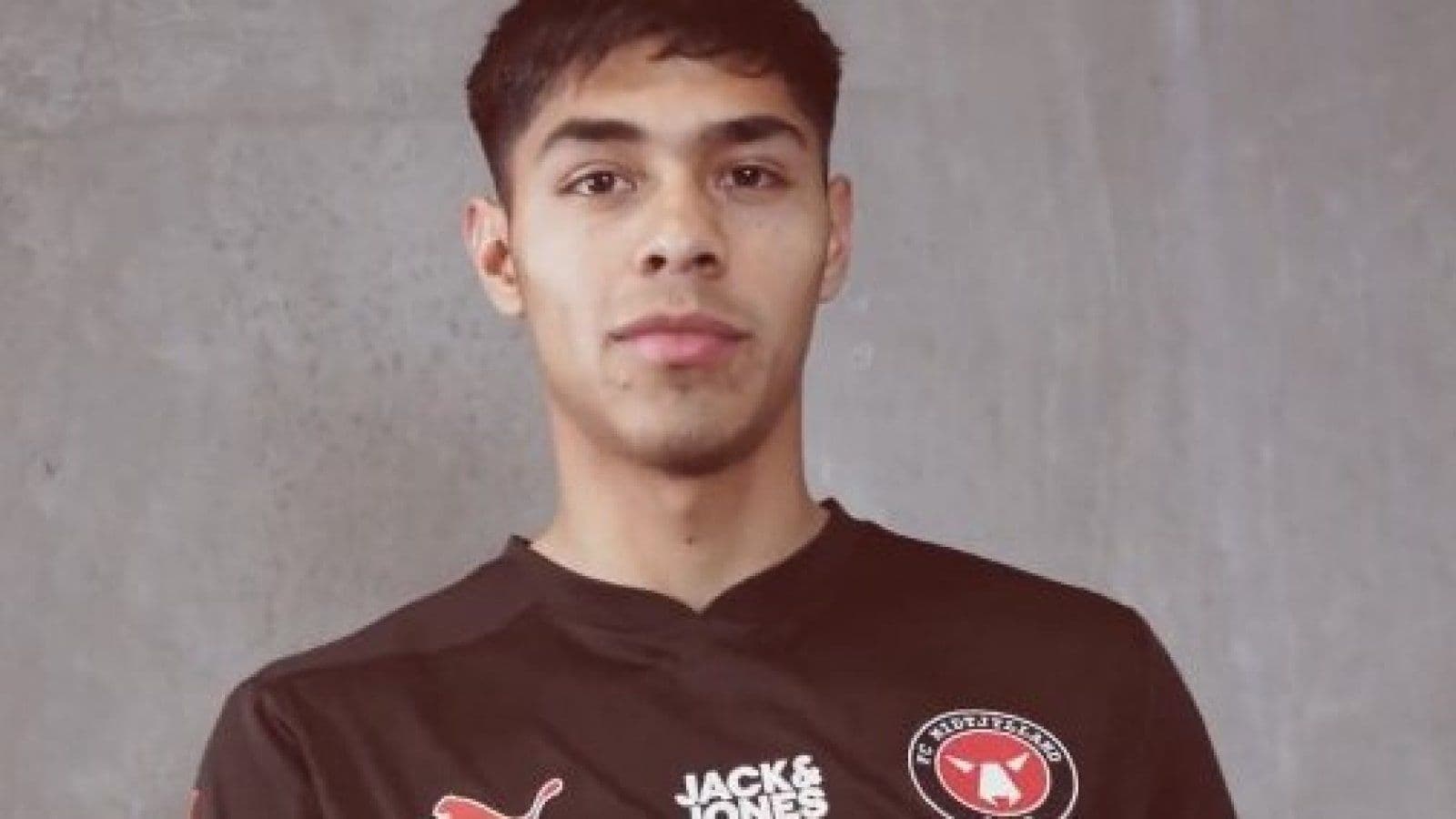 El jugador fue oficializado como nuevo refuerzo del club danés.