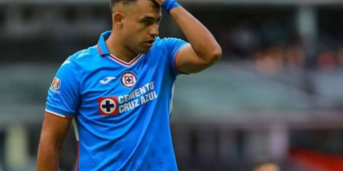 El jugador no es citado ni considerado en México, lo que ilusiona en Chile por un presunto regreso.