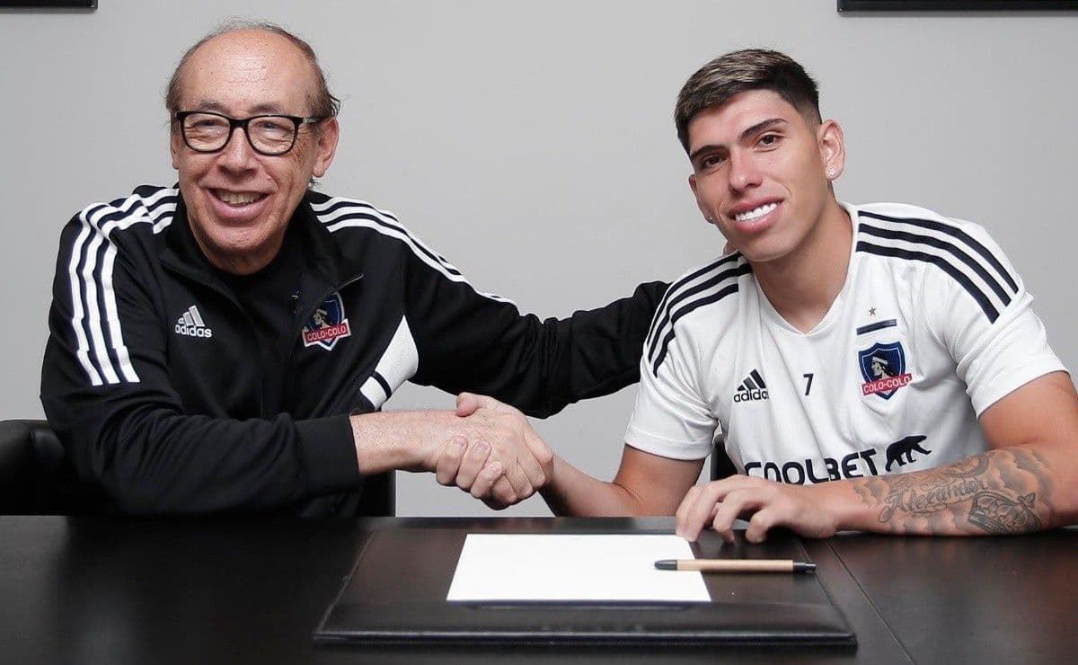 El nuevo refuerzo albo fue presentado en Argentina y se unirá de inmediato a la pretemporada