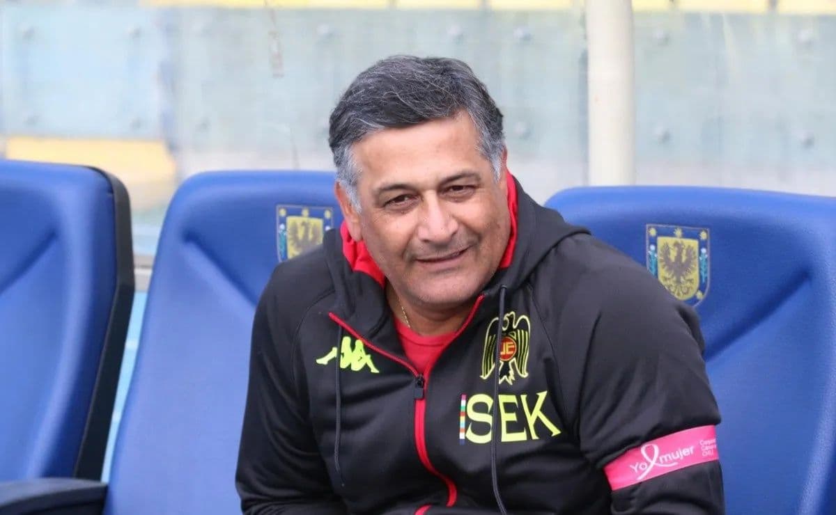 El otrora defensor azul mostró su entusiasmo por dirigir por primera vez al club de sus amores, pero finalmente volverá a Unión Española.