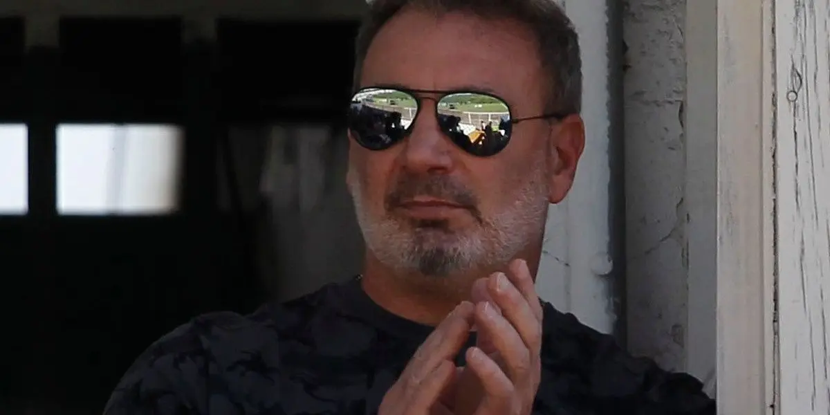 El padre del futbolista aclaró la situación.