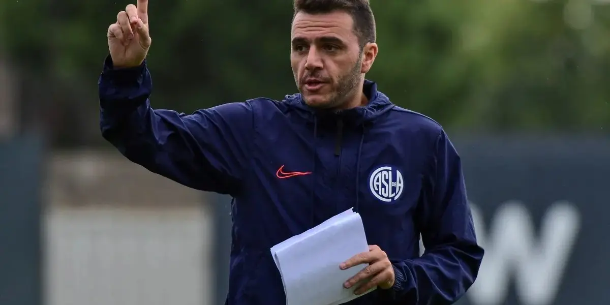 El primero de los candidatos al banco universitario, se presentó ante la dirigencia de Azul Azul. Todo indicaría que dejó una buena impresión.