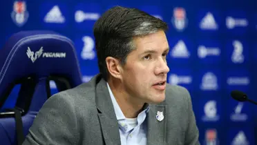 El rector de la Universidad Diego Portales presentó un informe en derecho para responder a las acusaciones contra el presidente de Azul Azul