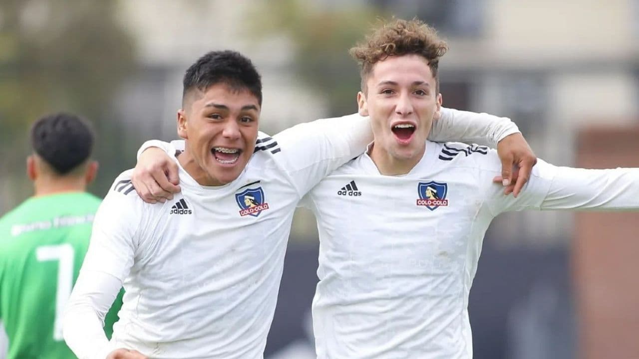 El técnico albo tuvo que buscar en el semillero para sumar delanteros a su plantilla