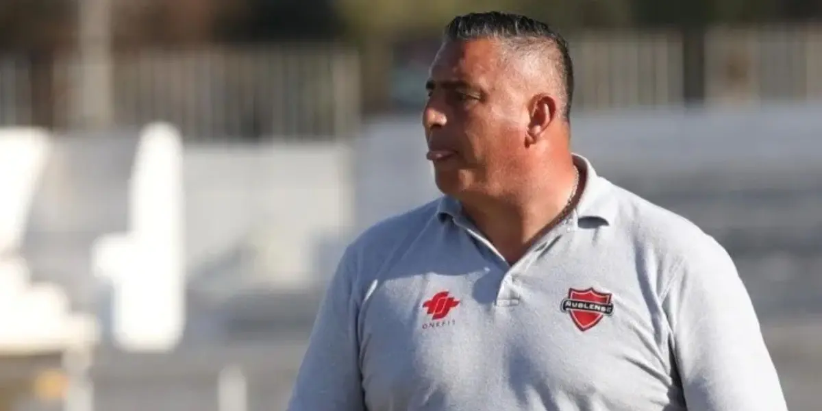El técnico de Ñublense se mostró molesto por una decisión que tomaron