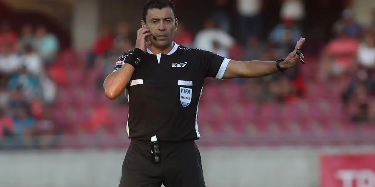 ‘El Vitamina’ se mostró muy disconforme con el actuar de los colegiados.