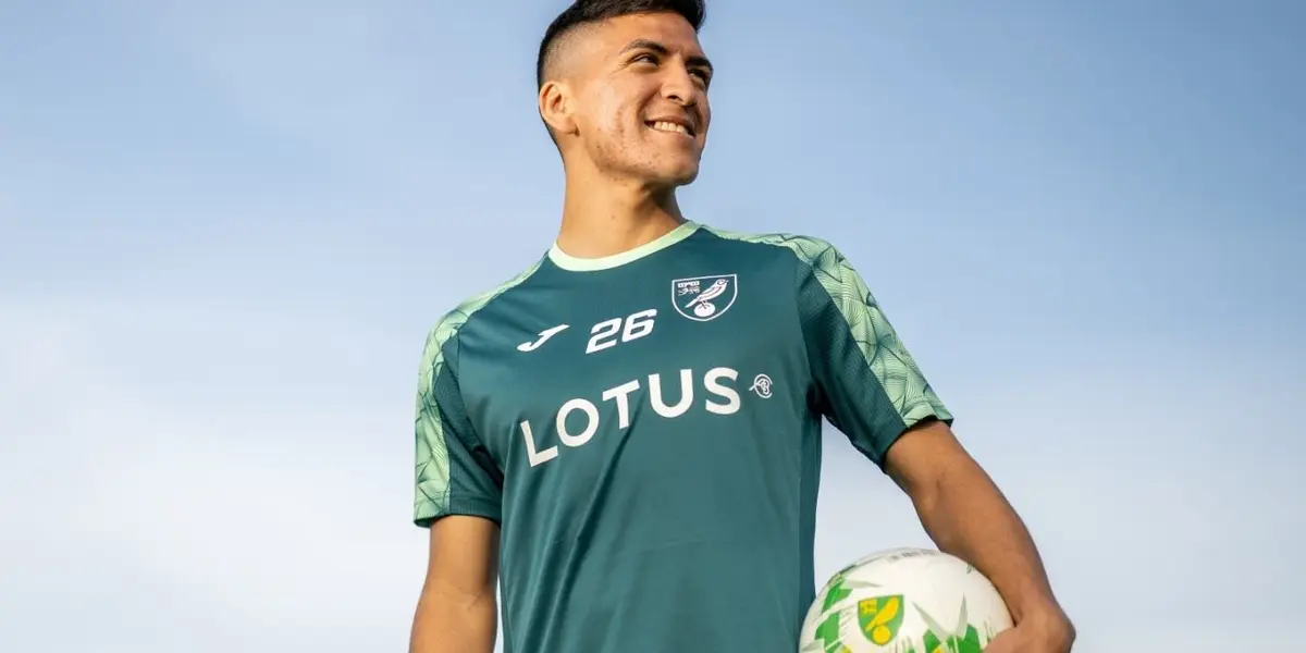 El volante chileno no solo suma elogios, sino también premios.