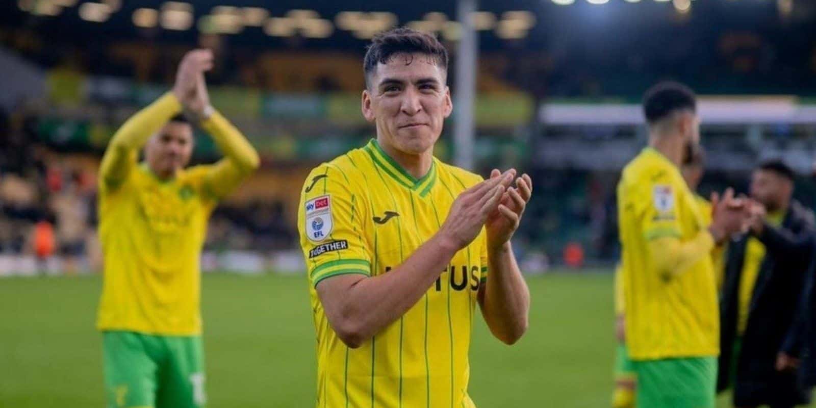 El volante de la selección chilena estaría analizando ofertas.