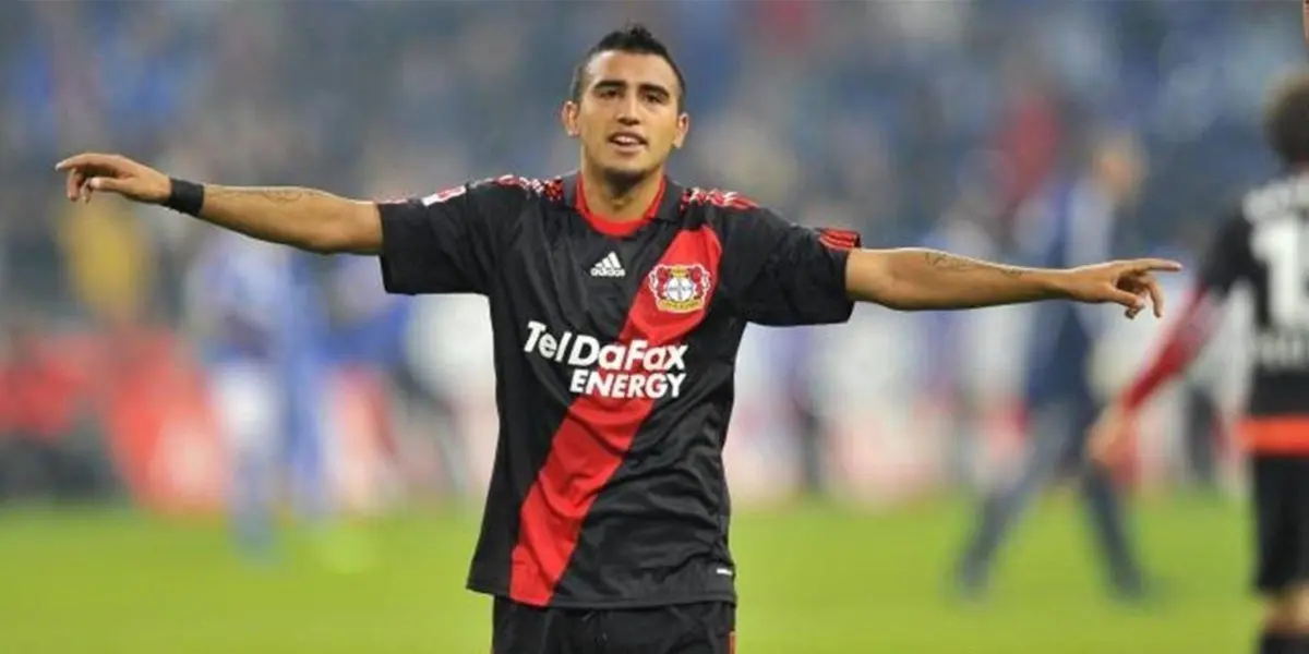 El volante de la selección chilena estaría por aceptar una inesperada oferta.