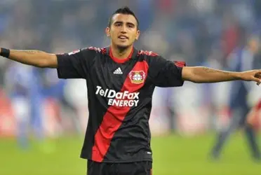 El volante de la selección chilena estaría por aceptar una inesperada oferta.