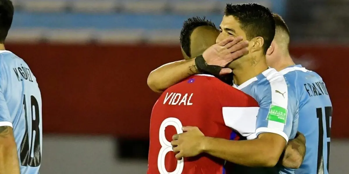 El volante de la selección chilena suma elogios en Uruguay.