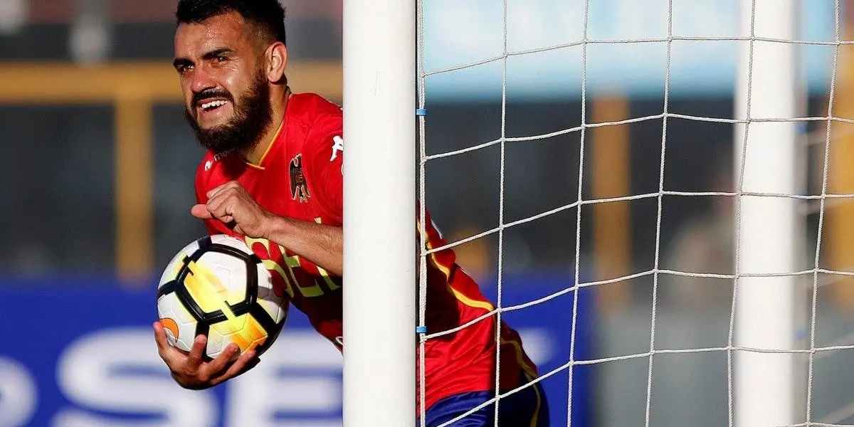 El volante del momento en la ‘Chilean Premier League’ se decantó por su ídolo, en un debate muy antiguo.