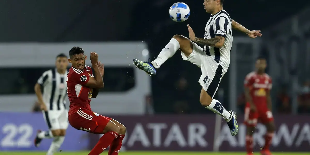 En las últimas horas asomó el nombre de un jugador proveniente del fútbol argentino que podría reforzar la zaga azul.