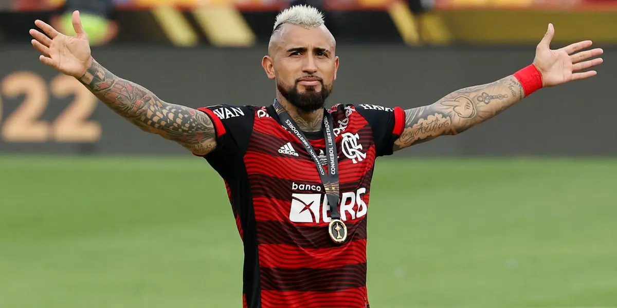 En medio de los festejos por obtener su primera Copa Libertadores, Arturo Vidal definió su futuro en la Selección chilena.