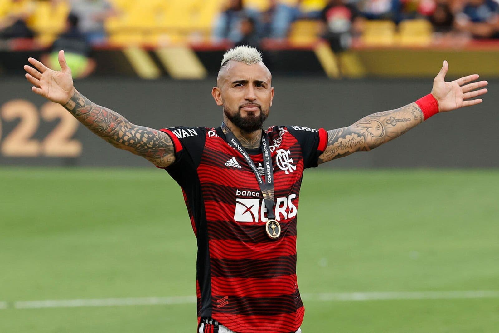 En medio de los festejos por obtener su primera Copa Libertadores, Arturo Vidal definió su futuro en la Selección chilena.