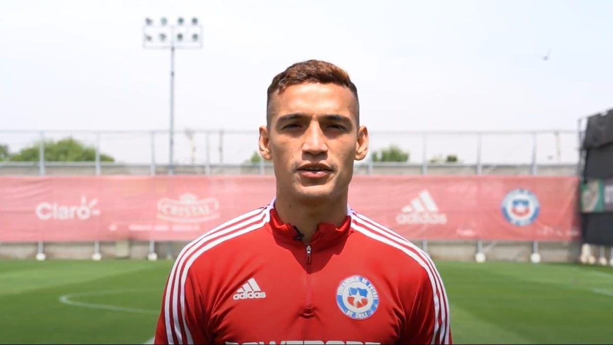 En su primer llamado por La Roja, el joven Michael Fuentes quiere consagrar un gran 2022. Eduardo Berizzo confió en él y será alternativa en el ataque.
