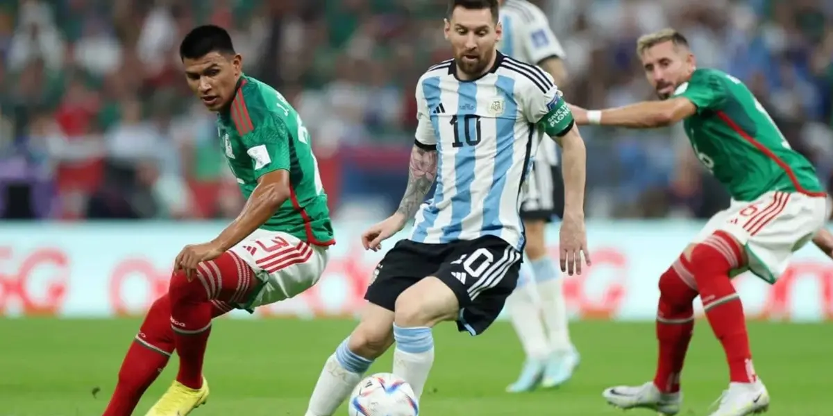 En un partido cargado de tensión, la selección argentina no ha llegado al arco rival y el astro mundial no ha aparecido para liderar a su equipo.