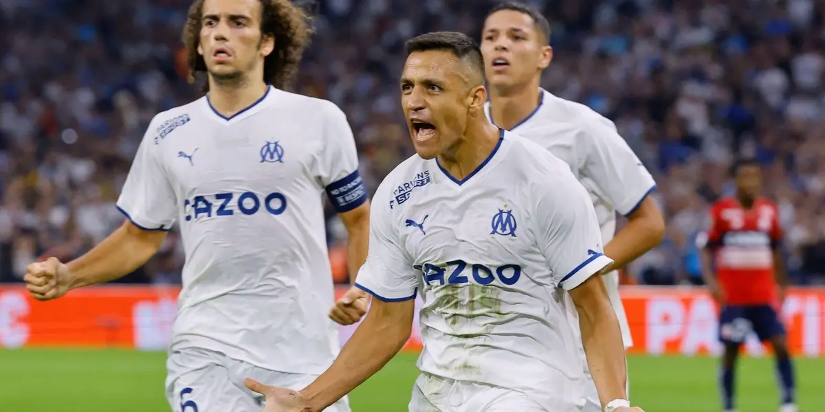 En una tradicional recaudación de dineros benéficos, el Niño Maravilla pudo recolectar una buena cantidad de dinero por su camiseta.