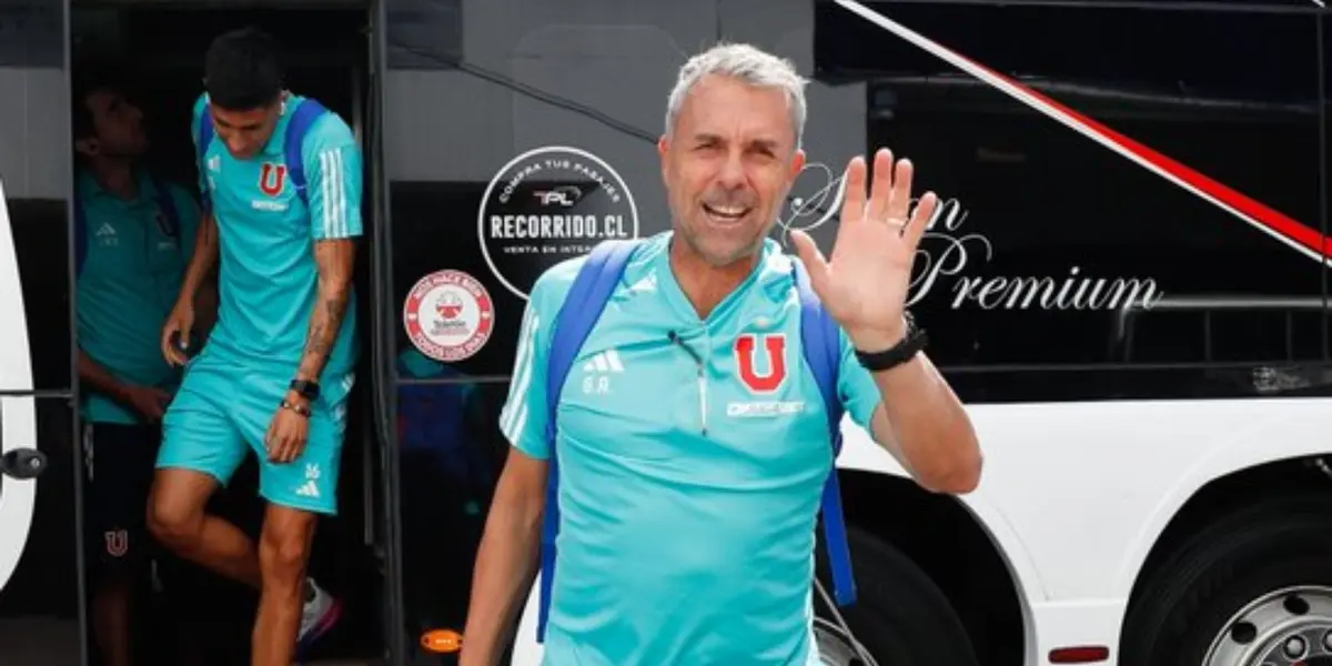 Gustavo Álvarez como entrenador de Universidad de Chile.