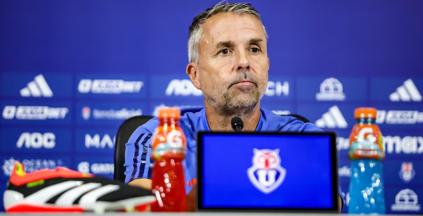 Gustavo Álvarez en conferencia de prensa.