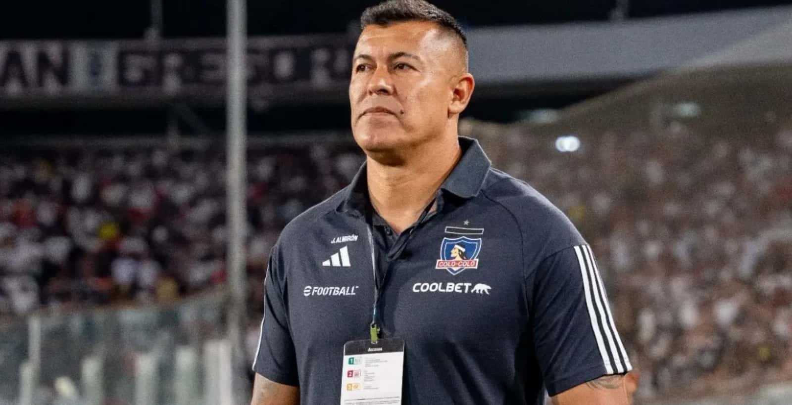 Jorge Almirón dirigendo a Colo Colo.