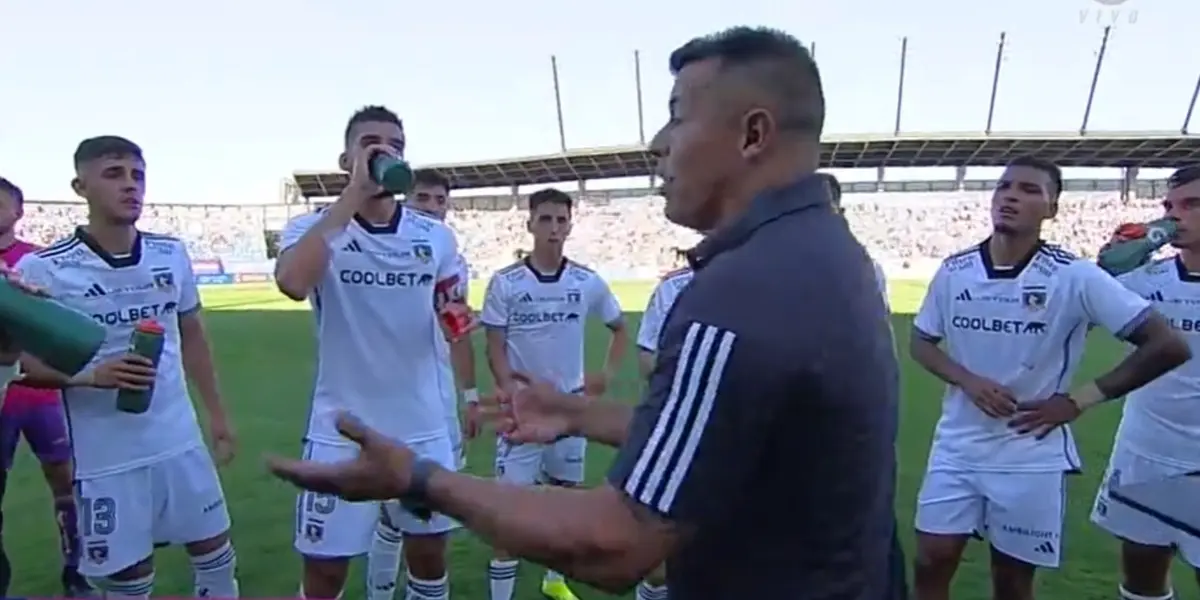 Jorge Almirón dirigiendo a Colo Colo.