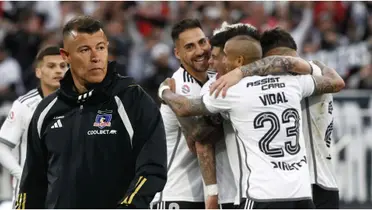 Jorge Almirón y jugadores de Colo-Colo (Foto tomada de: Colo-Colo/Infobae)