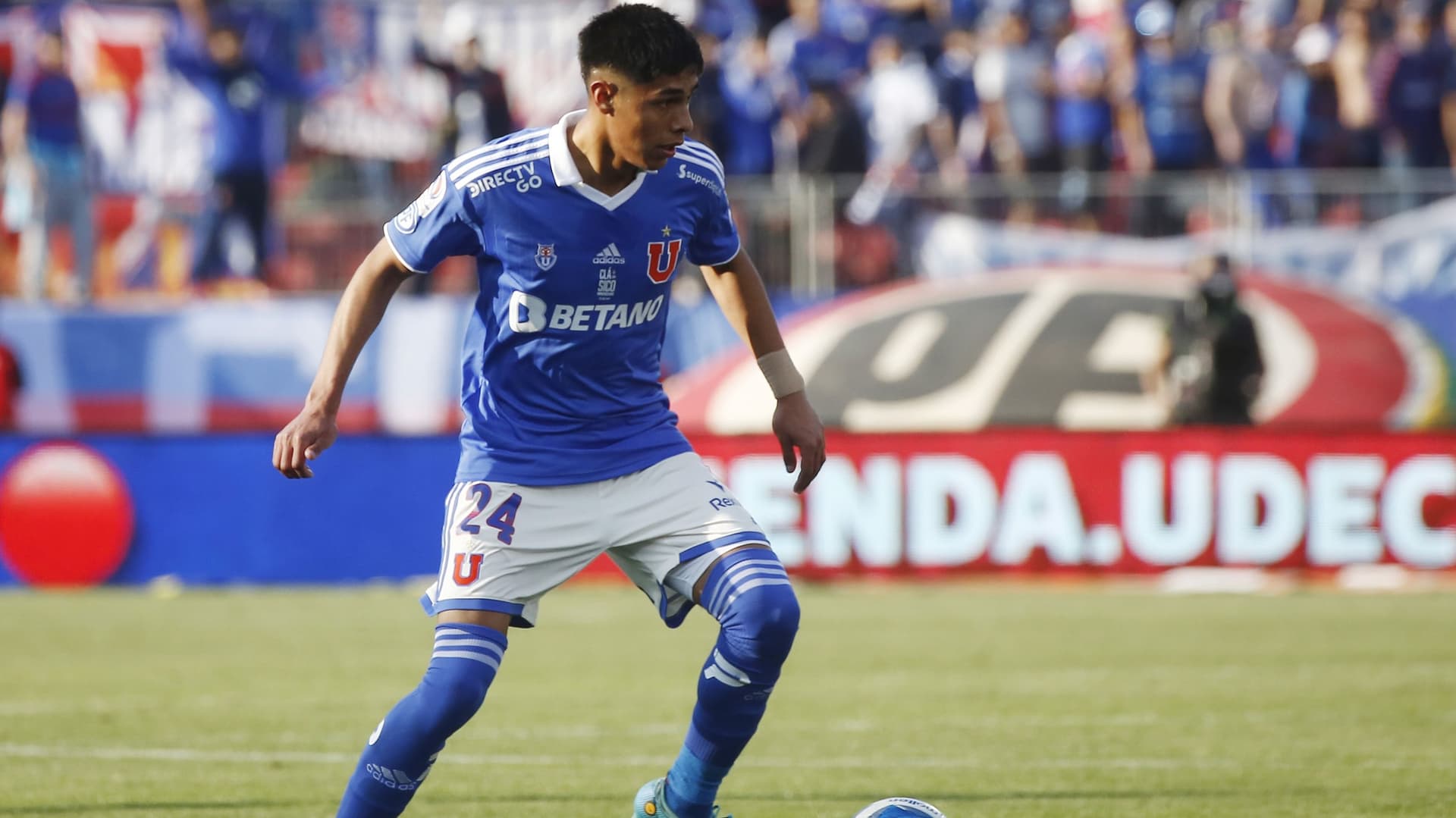 La nueva joya del fútbol chileno podría ver mermada su salida a Europa.