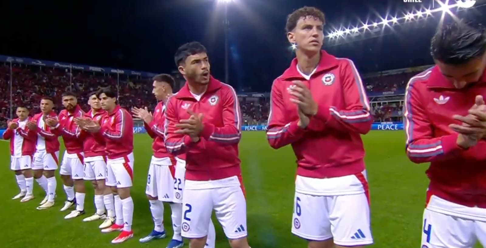 La Roja juega bien en el debut con Gareca.
