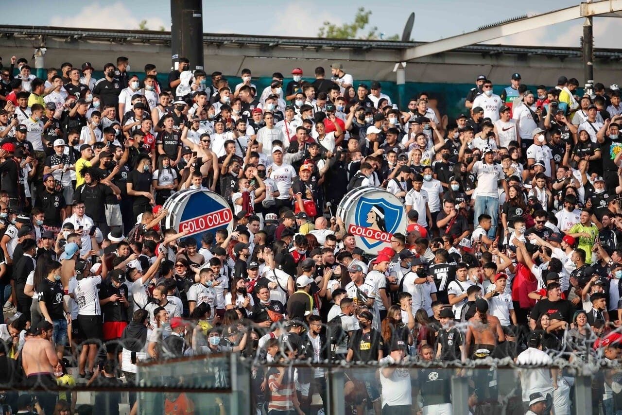 Las redes sociales se abarrotaron de críticas contra el estratega albo y la directiva de Blanco y Negro