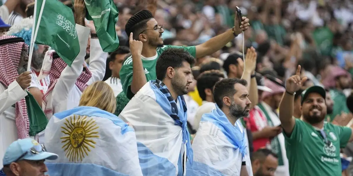 Los argentinos en el estadio vivieron un verdadero calvario. De la alegría máxima a un silencio sepulcral que se escuchó en todo el mundo.