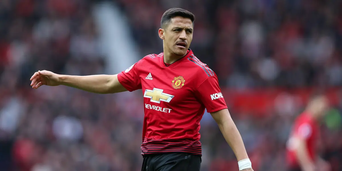 Luego de descoserla con el Arsenal, el tocopillano llegó a Manchester con sueldo de estrella.